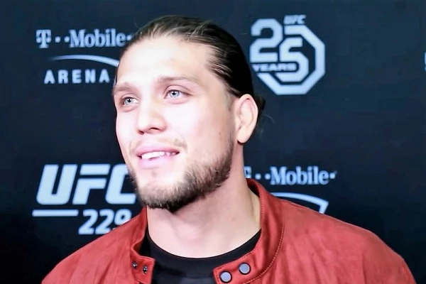 Боец UFC расстался с волосами перед взвешиванием